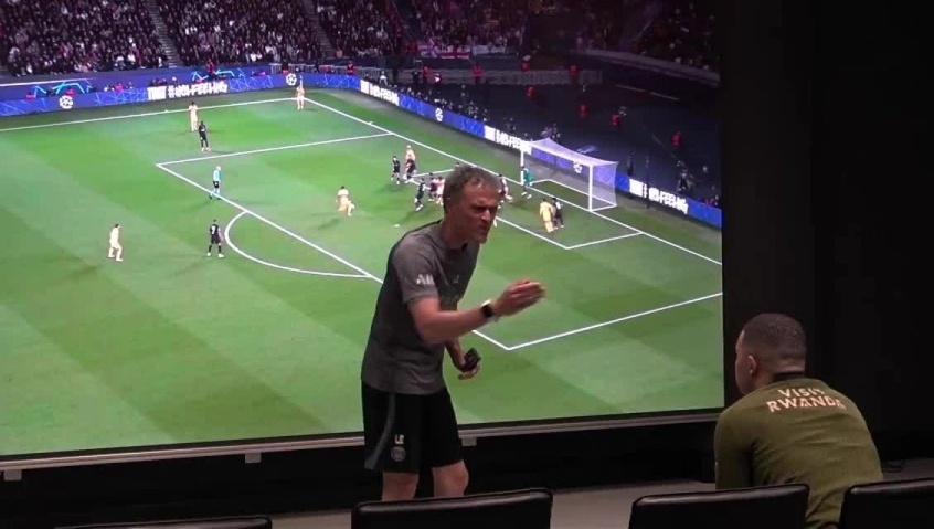 Ngay Enrique mang xoi xa Mbappe, de che PSG bat dau hinh anh