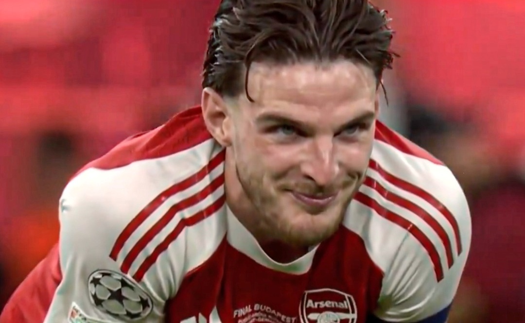 Phan ung gay chu y cua Declan Rice hinh anh