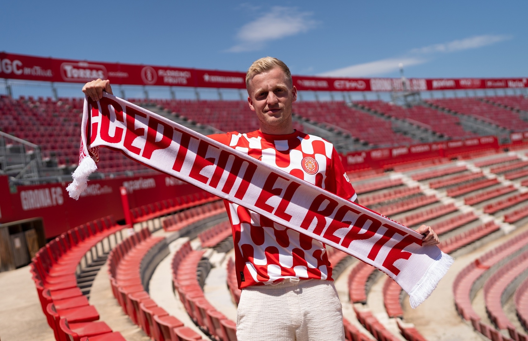 Van de Beek thanh ganh nang lon cua Girona hinh anh