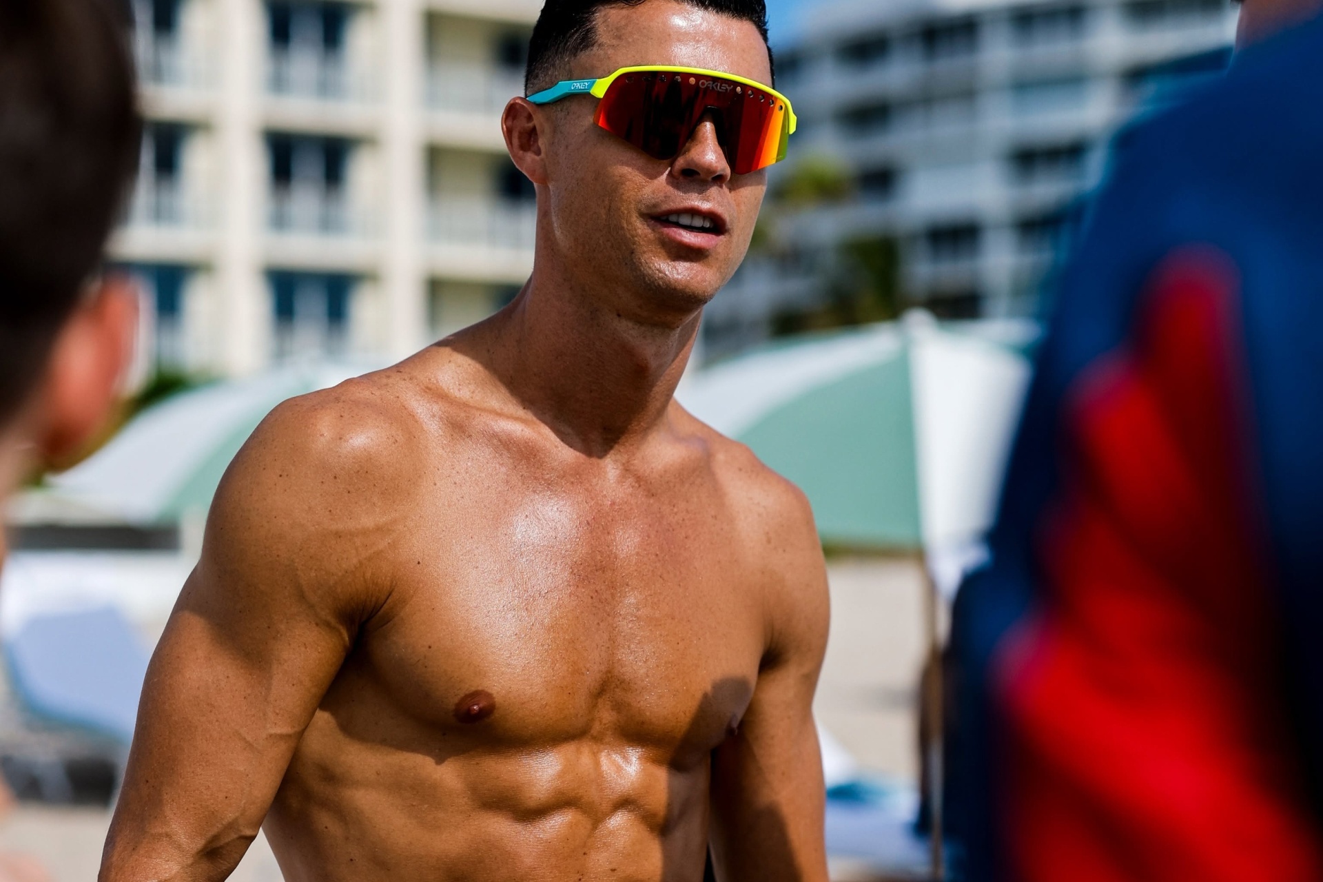 Nha vo dich Champions League kinh ngac truoc body cua Ronaldo hinh anh