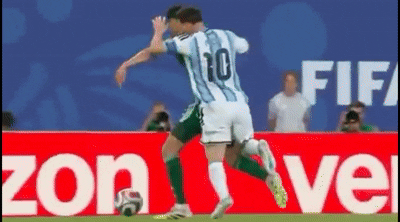 Tranh cai Messi thoat the do hinh anh