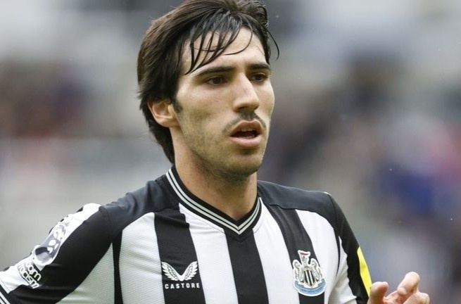 Tonali khuay dao cho he Premier League hinh anh