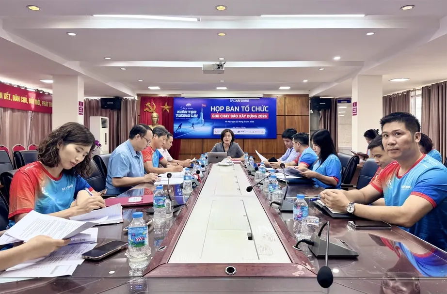 4.000 van dong vien do bo cung duong chay ven bien hinh anh