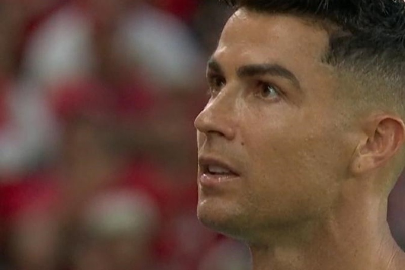 Ronaldo chet lang roi vo oa o phut 90+16 hinh anh