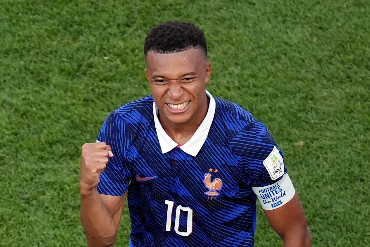 Mbappe som muon cung vuot Messi hinh anh