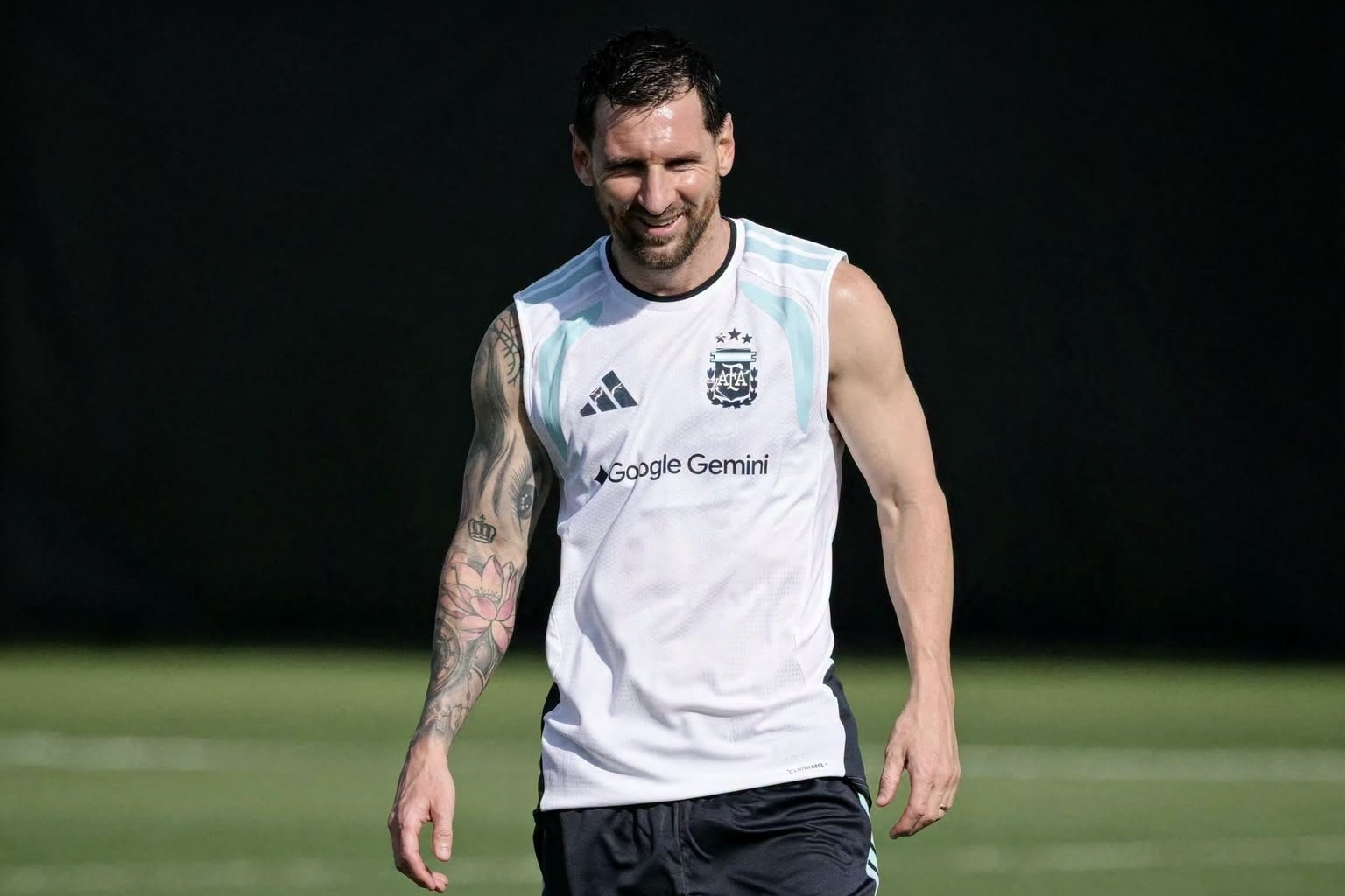 Co bap gay ngo ngang cua Messi hinh anh