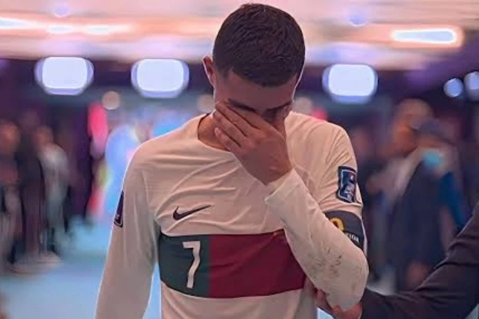 Khoanh khac 'buoc di trong noi dau' cua Ronaldo duoc tai hien hinh anh