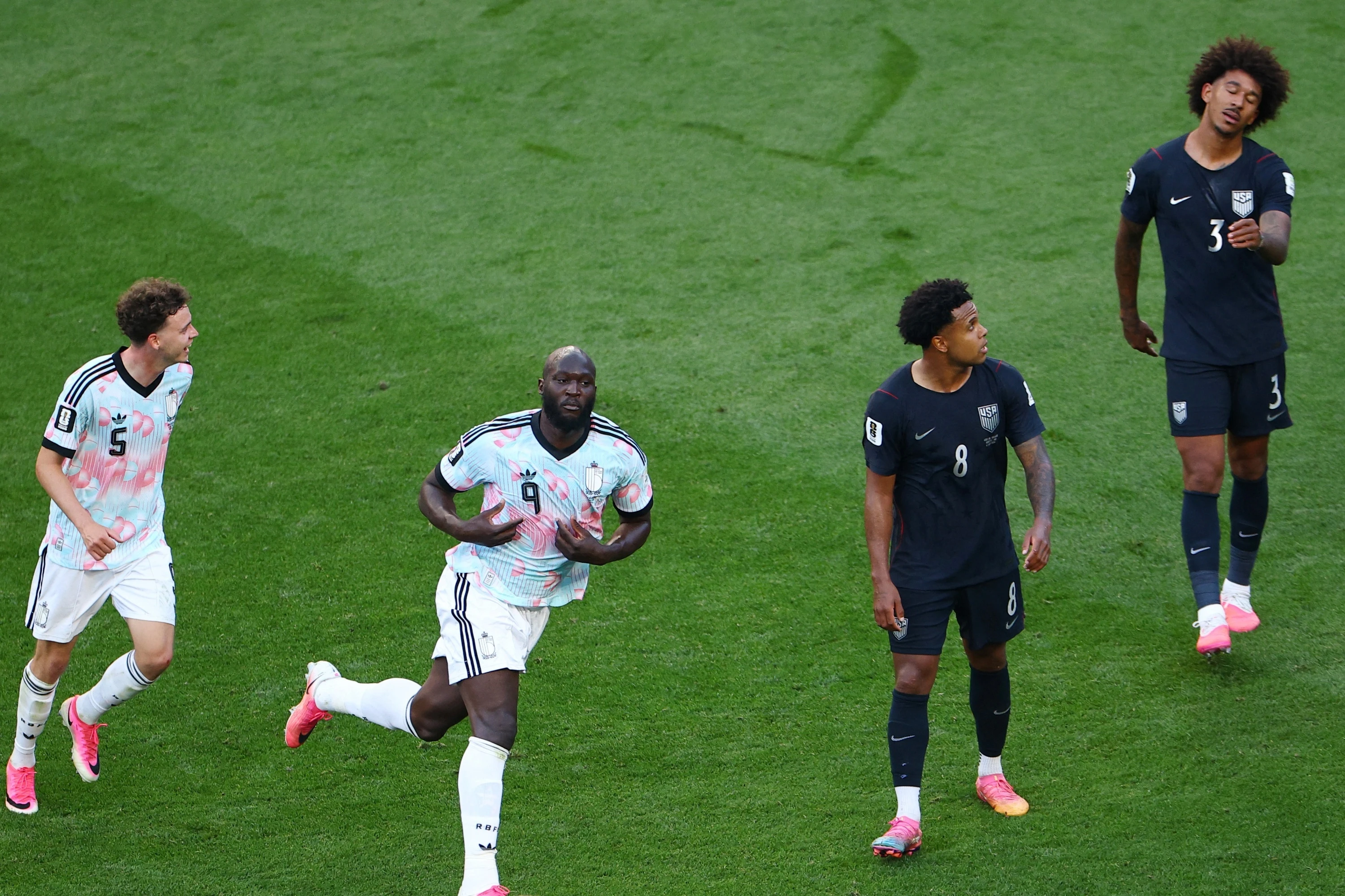Chu nha sach bong o World Cup 2026 hinh anh
