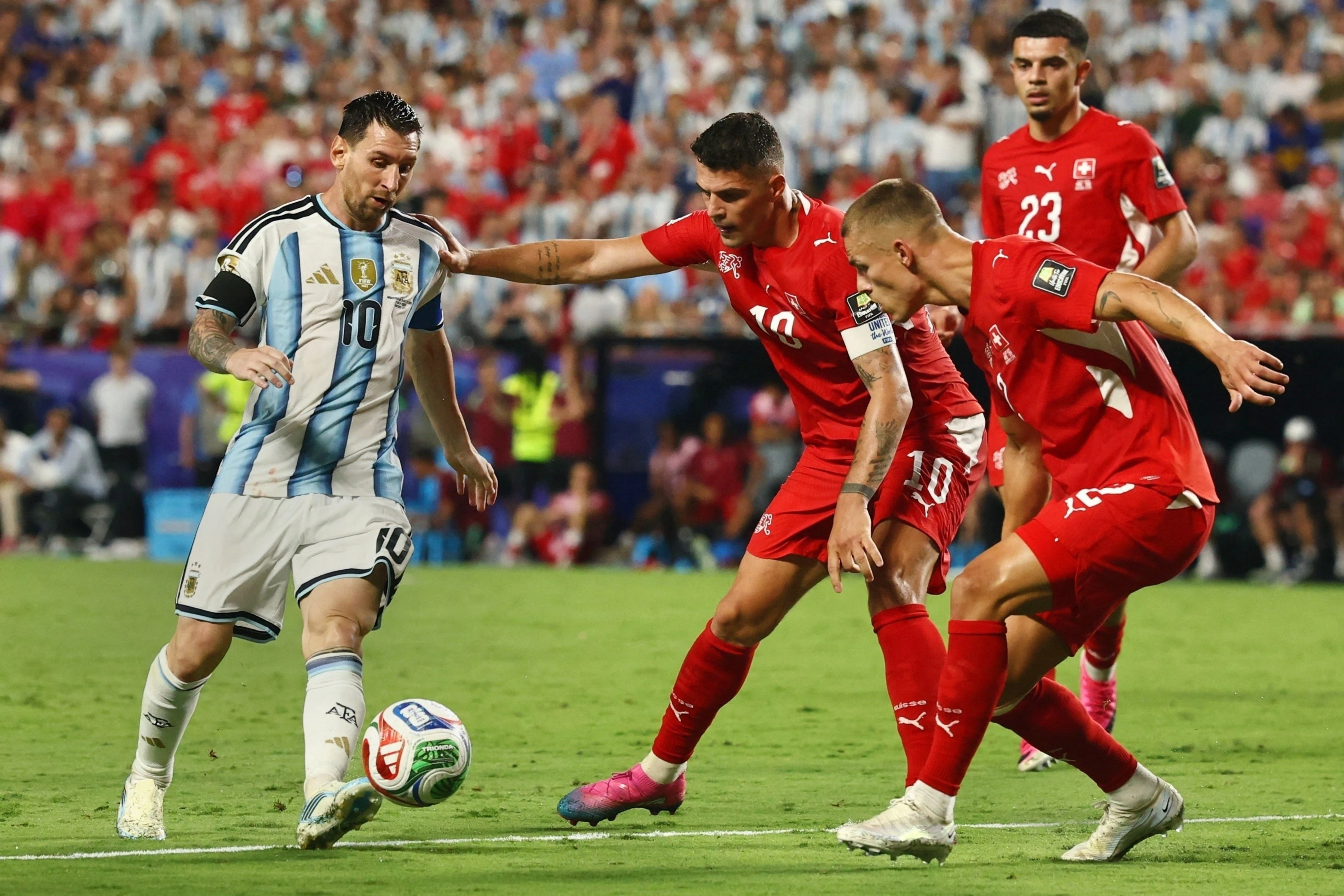 CĐV Anh lo trọng tài 'chống lưng' Argentina ở bán kết World Cup