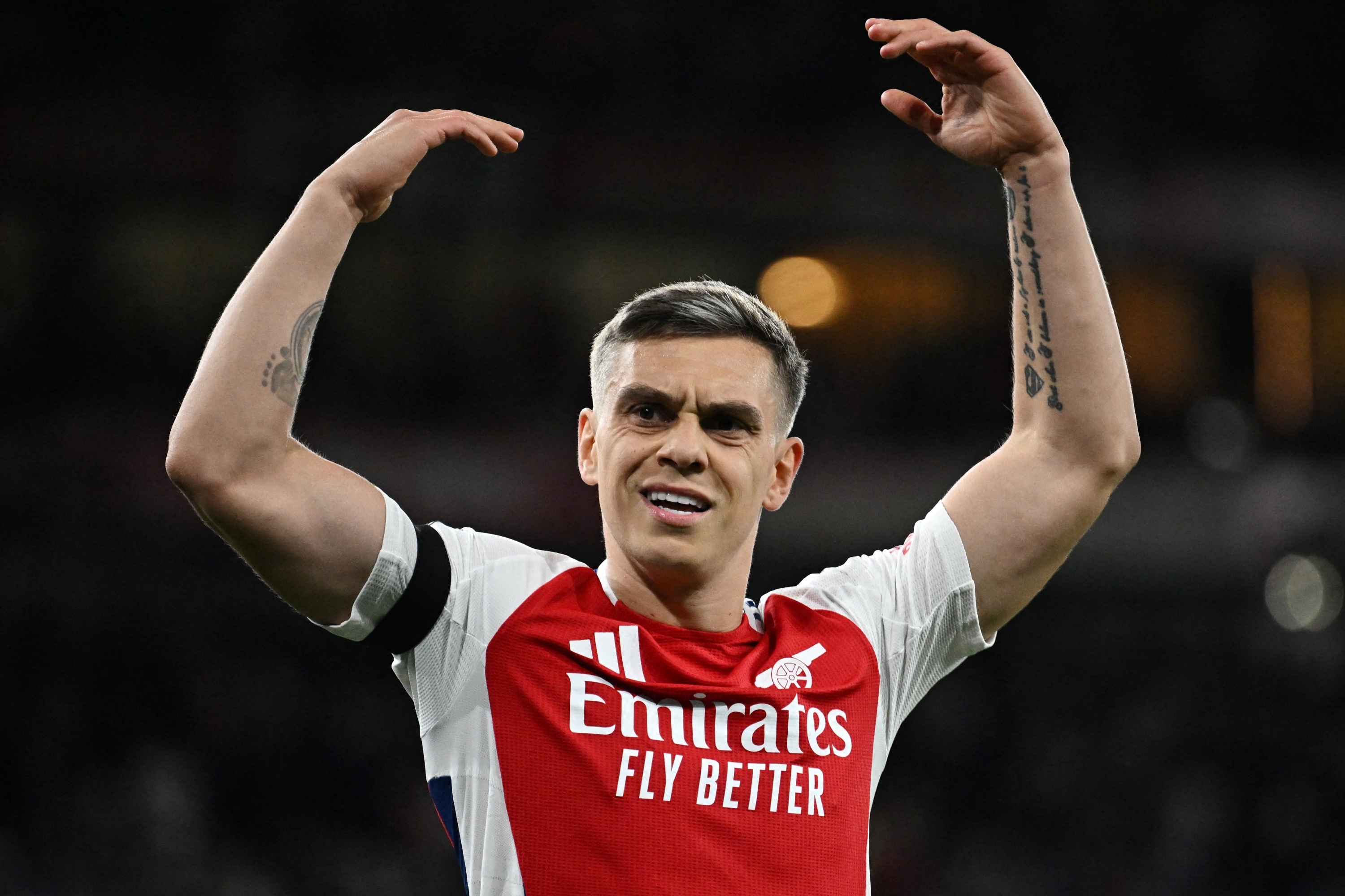 Trossard rời Arsenal