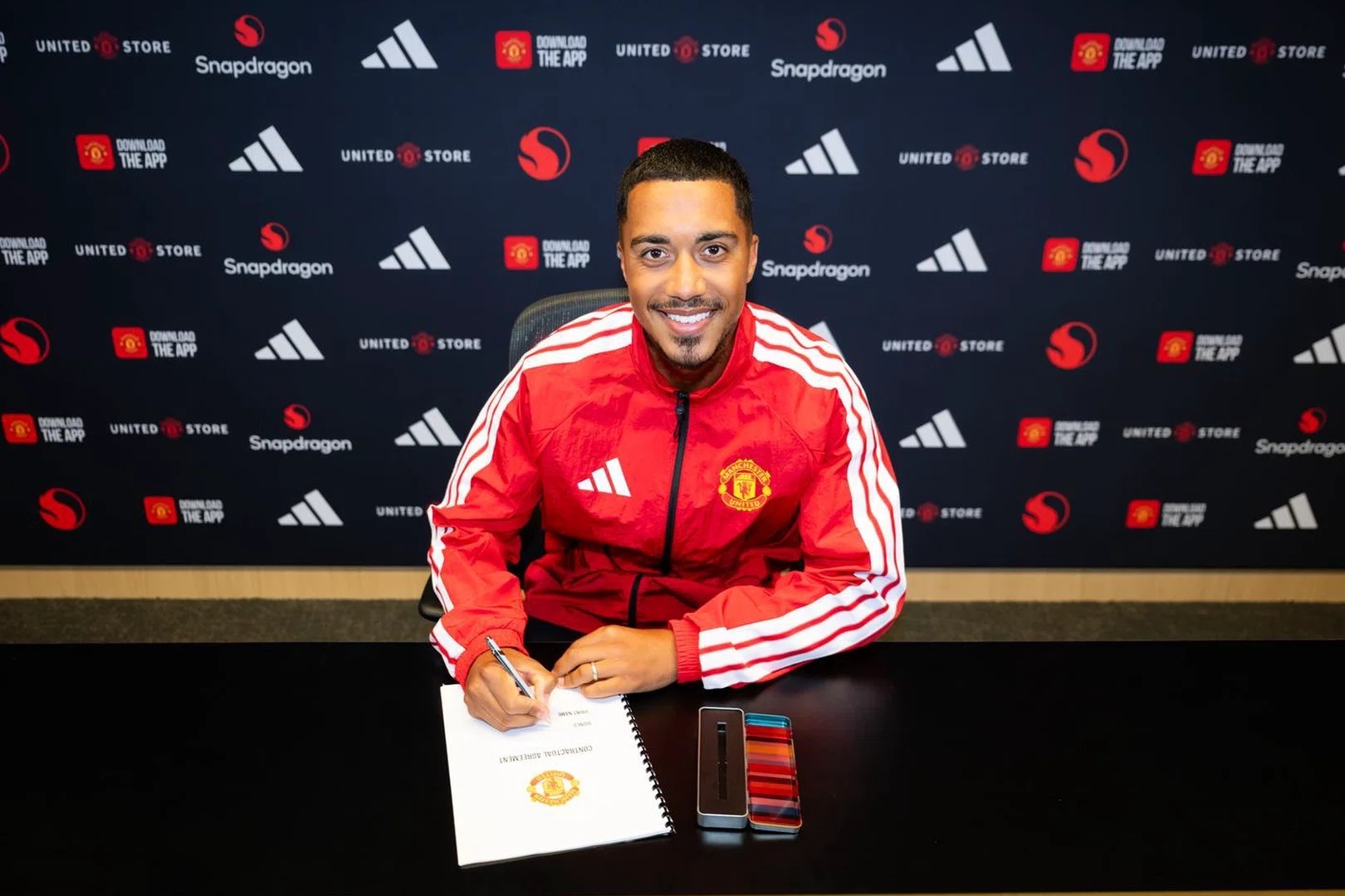 MU chốt số áo của Darlow, Tielemans