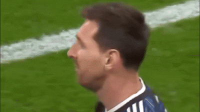 Rice thoát thẻ đỏ khi đối đầu Messi