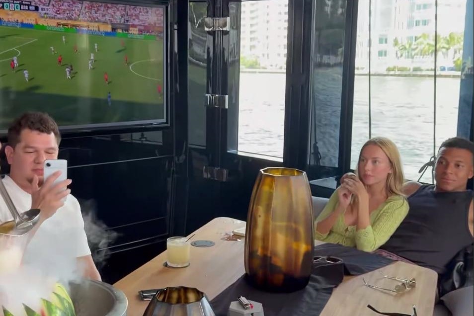 Mbappe gây chú ý