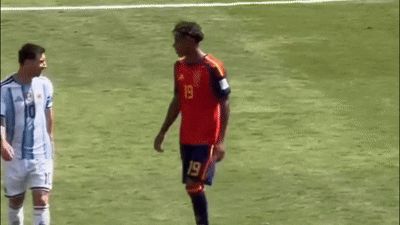 Cảnh Messi cười cùng Yamal gây bão mạng