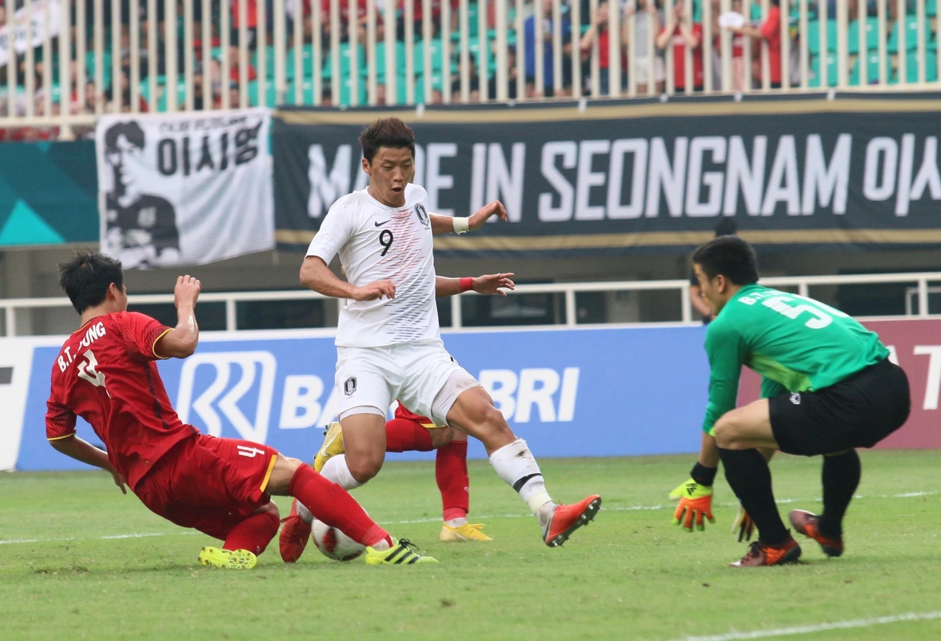 Vì sao Indonesia không dùng sân Gelora Bung Karno đấu tuyển Việt Nam?