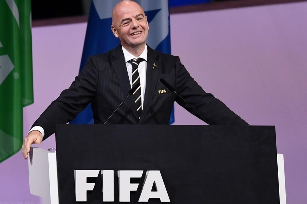Chủ tịch FIFA bị điều tra