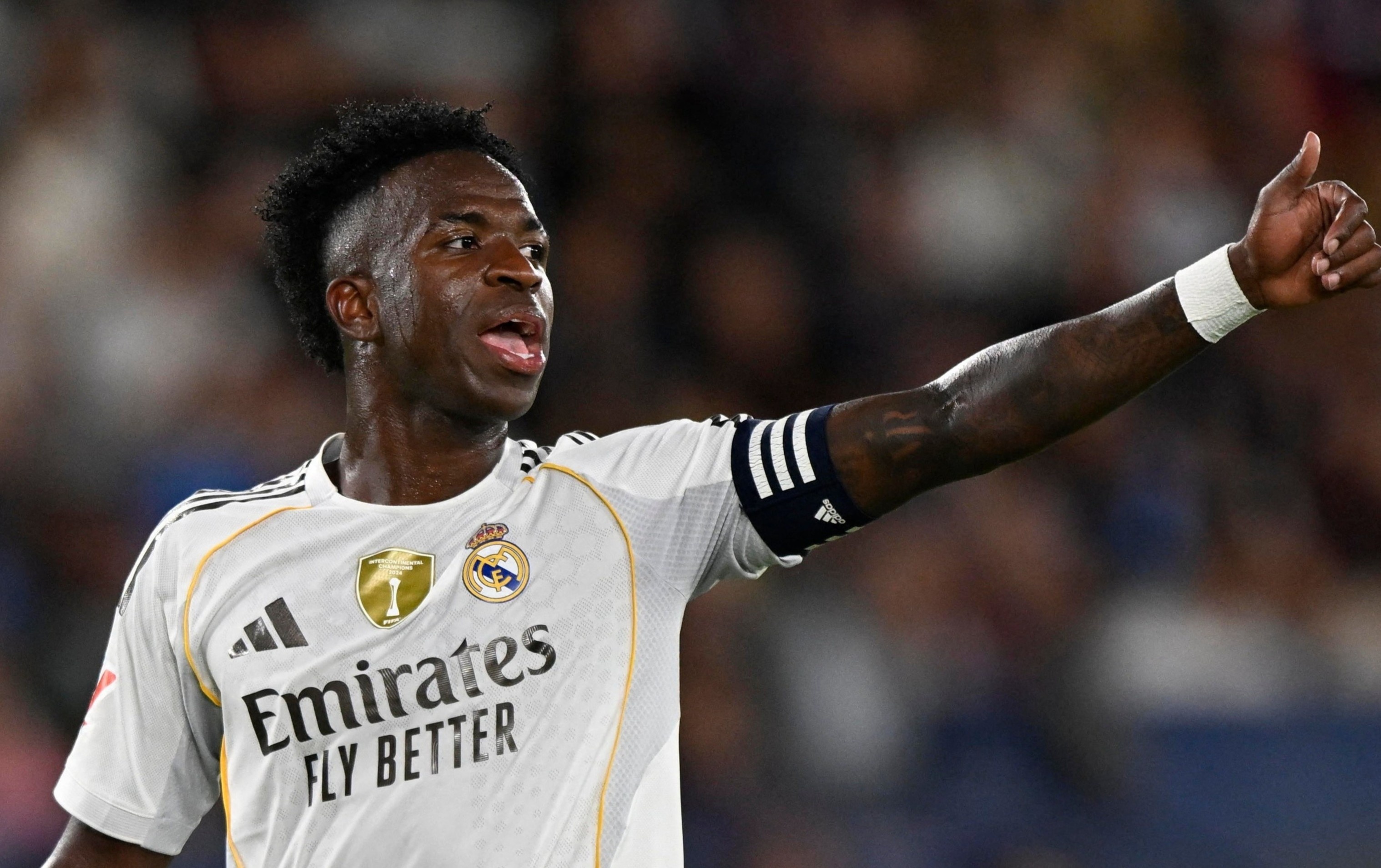Arsenal vỡ mộng với Vinicius