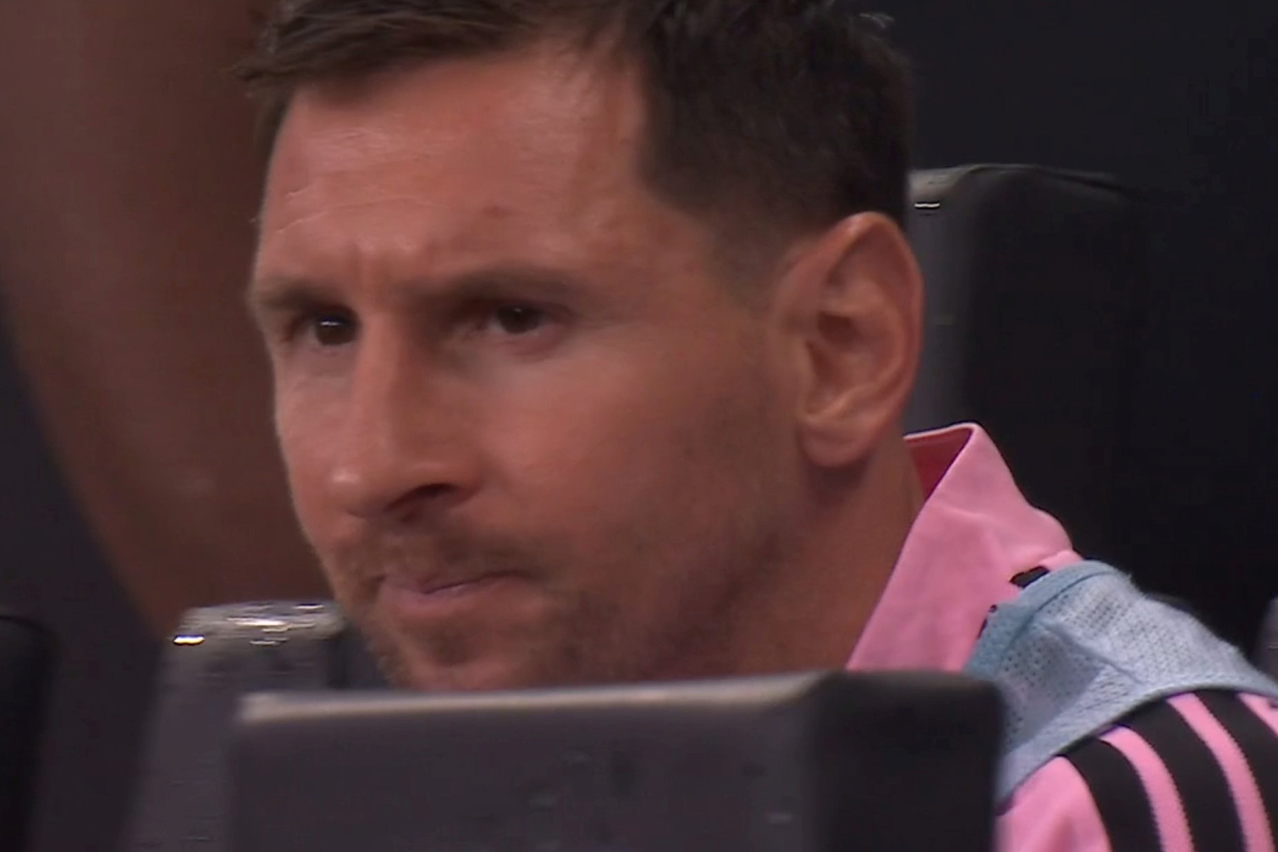 Messi thất thần khi Casemiro hóa tội đồ