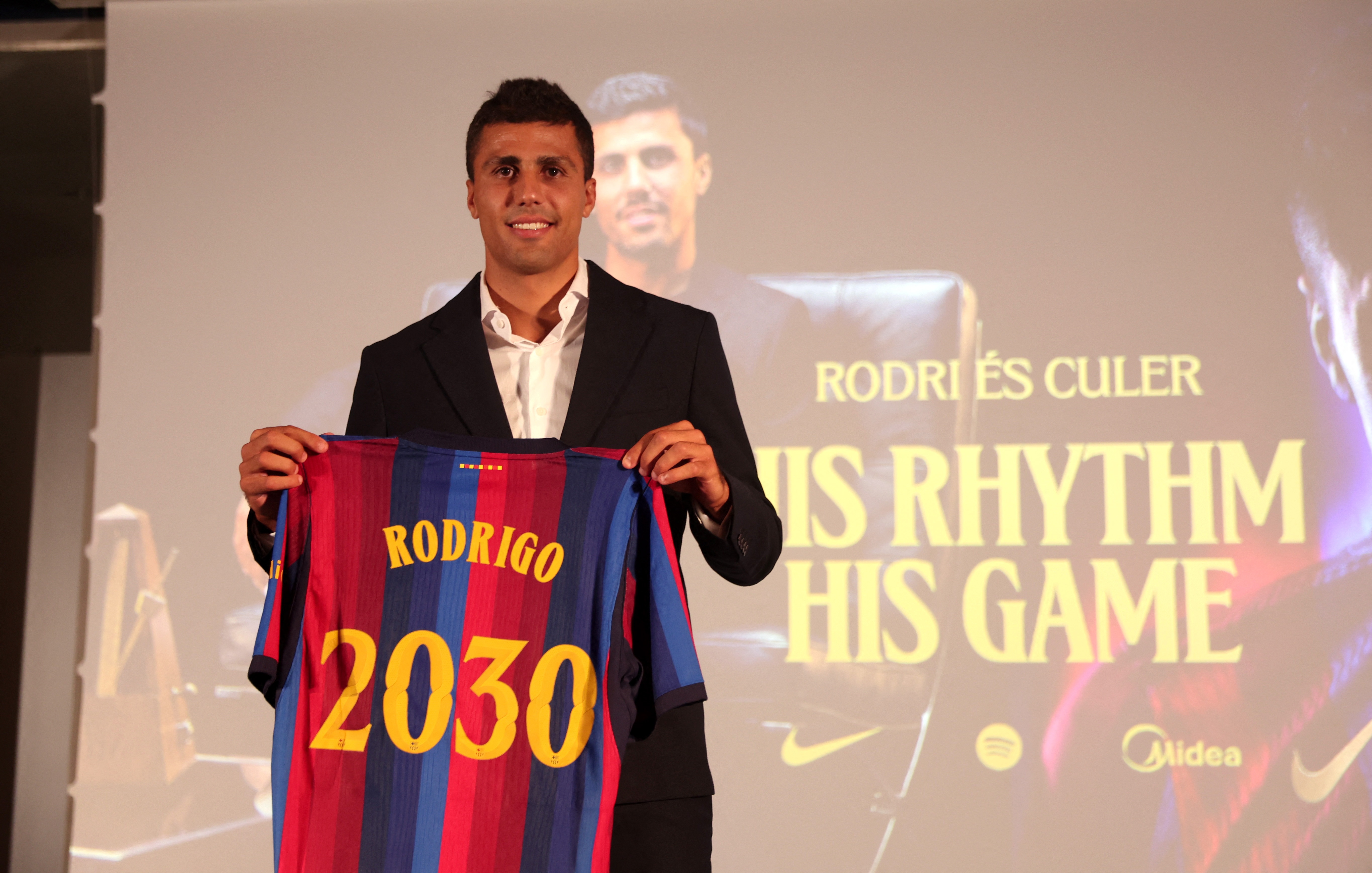 Barcelona công bố 'bom tấn' Rodri