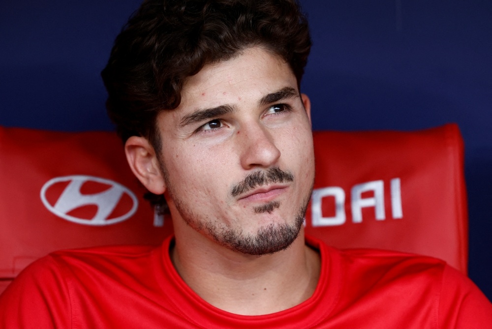 Mùa hè hỗn loạn vẫn đeo bám Julian Alvarez