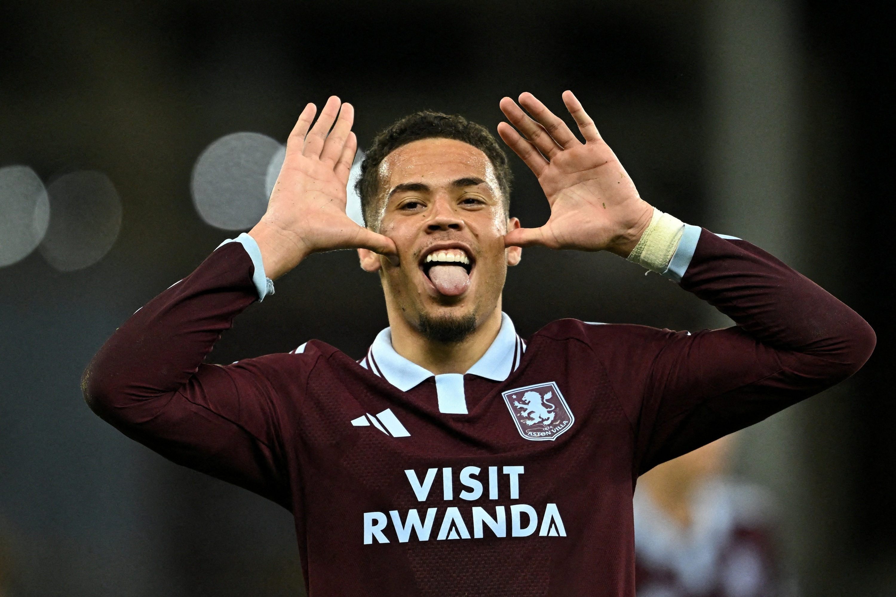 Aston Villa gây ngỡ ngàng ở Champions League