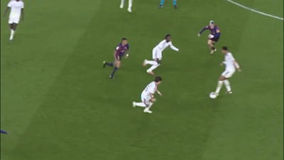 Pha xử lý đỉnh cao của Bellingham ở Camp Nou