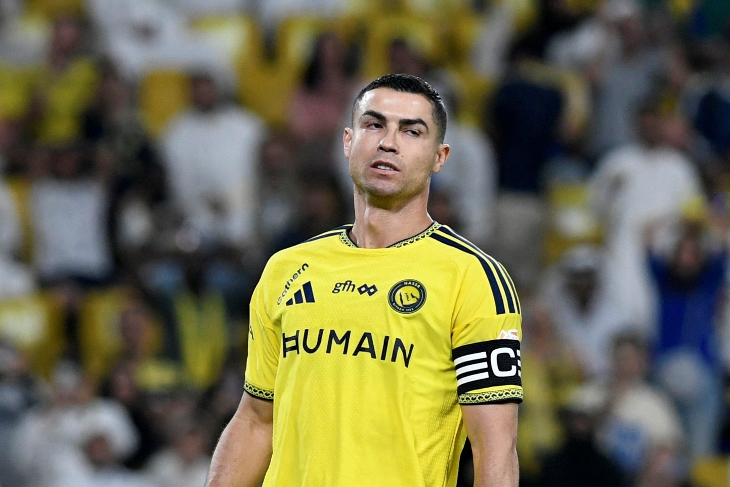 Ronaldo lập hat-trick nhưng chưa hết tranh cãi