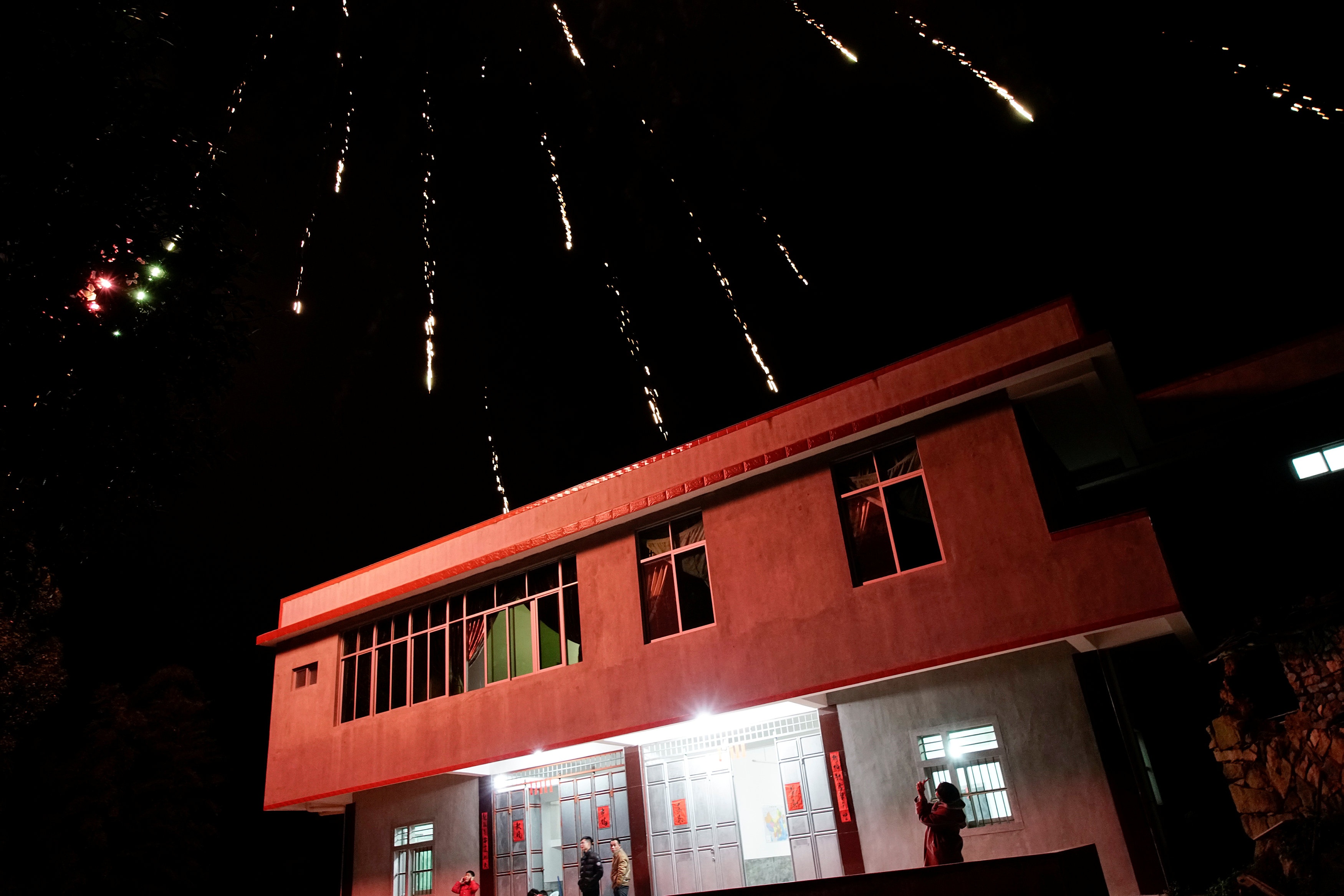 thue ban gai ve que an Tet anh 7