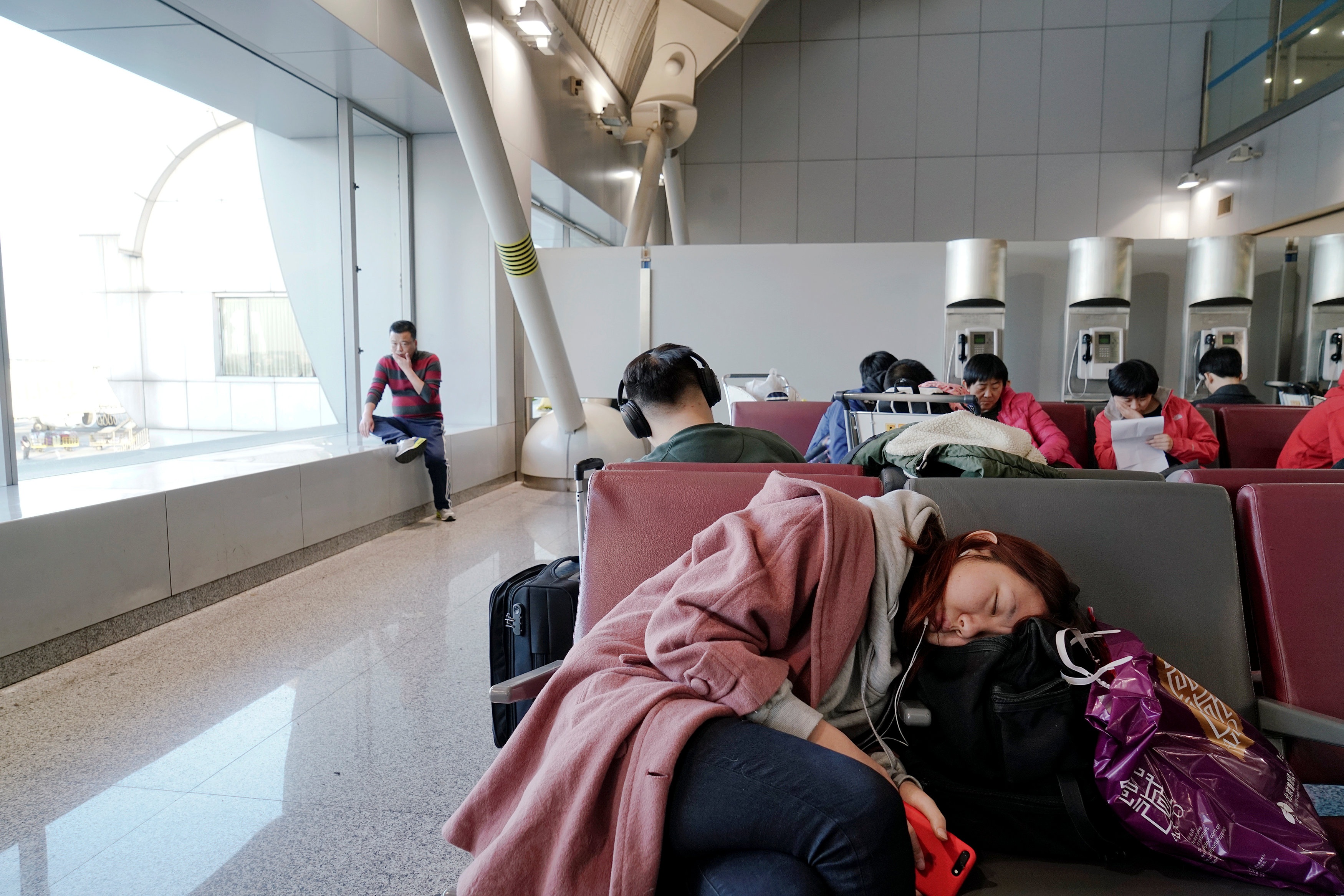 thue ban gai ve que an Tet anh 2