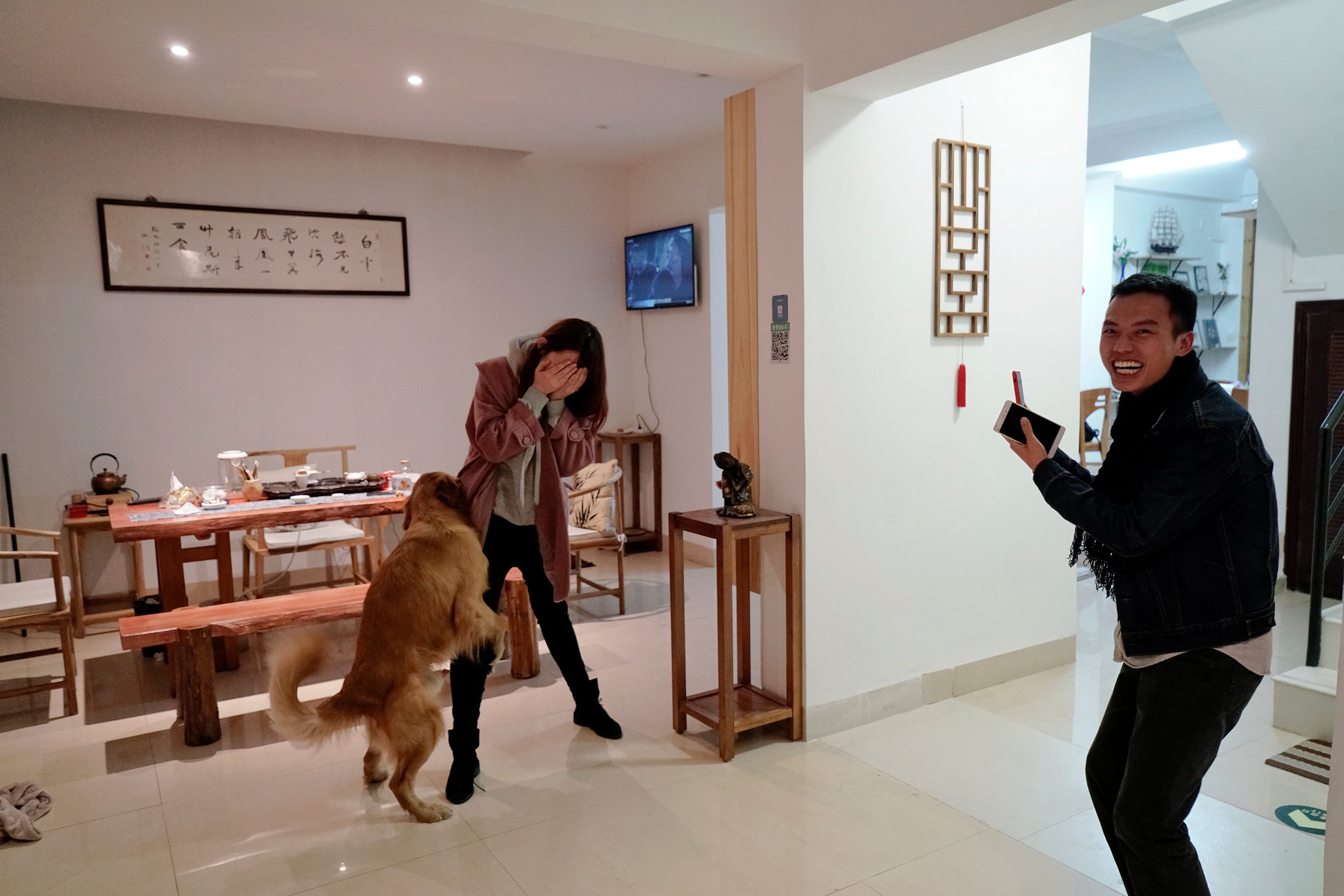 thue ban gai ve que an Tet anh 3