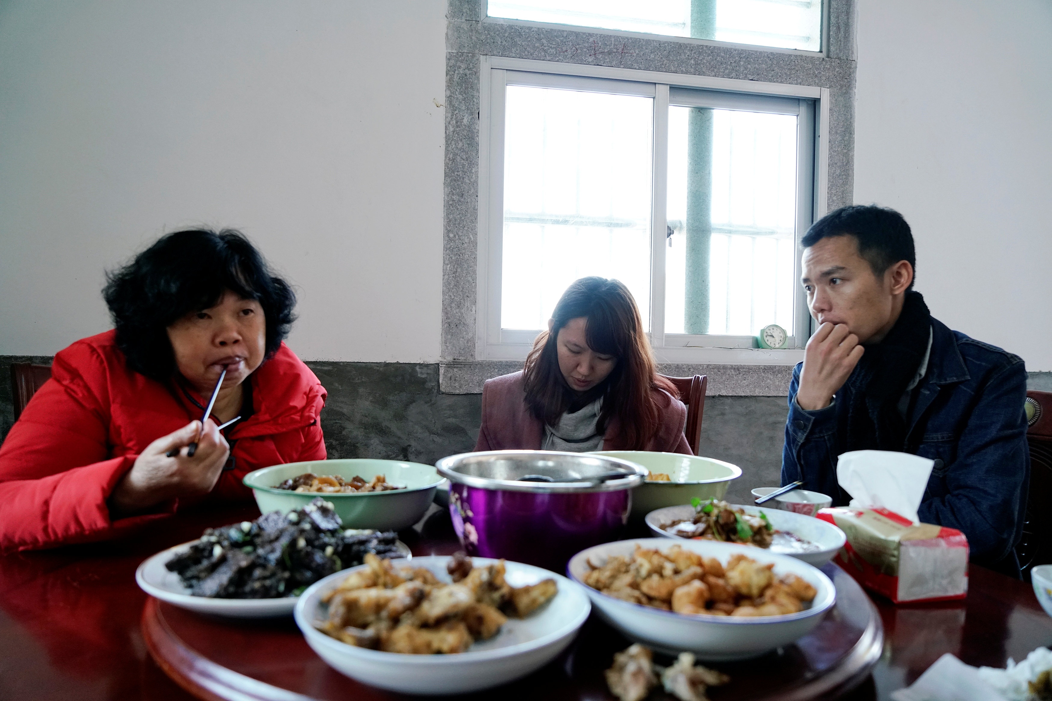 thue ban gai ve que an Tet anh 5