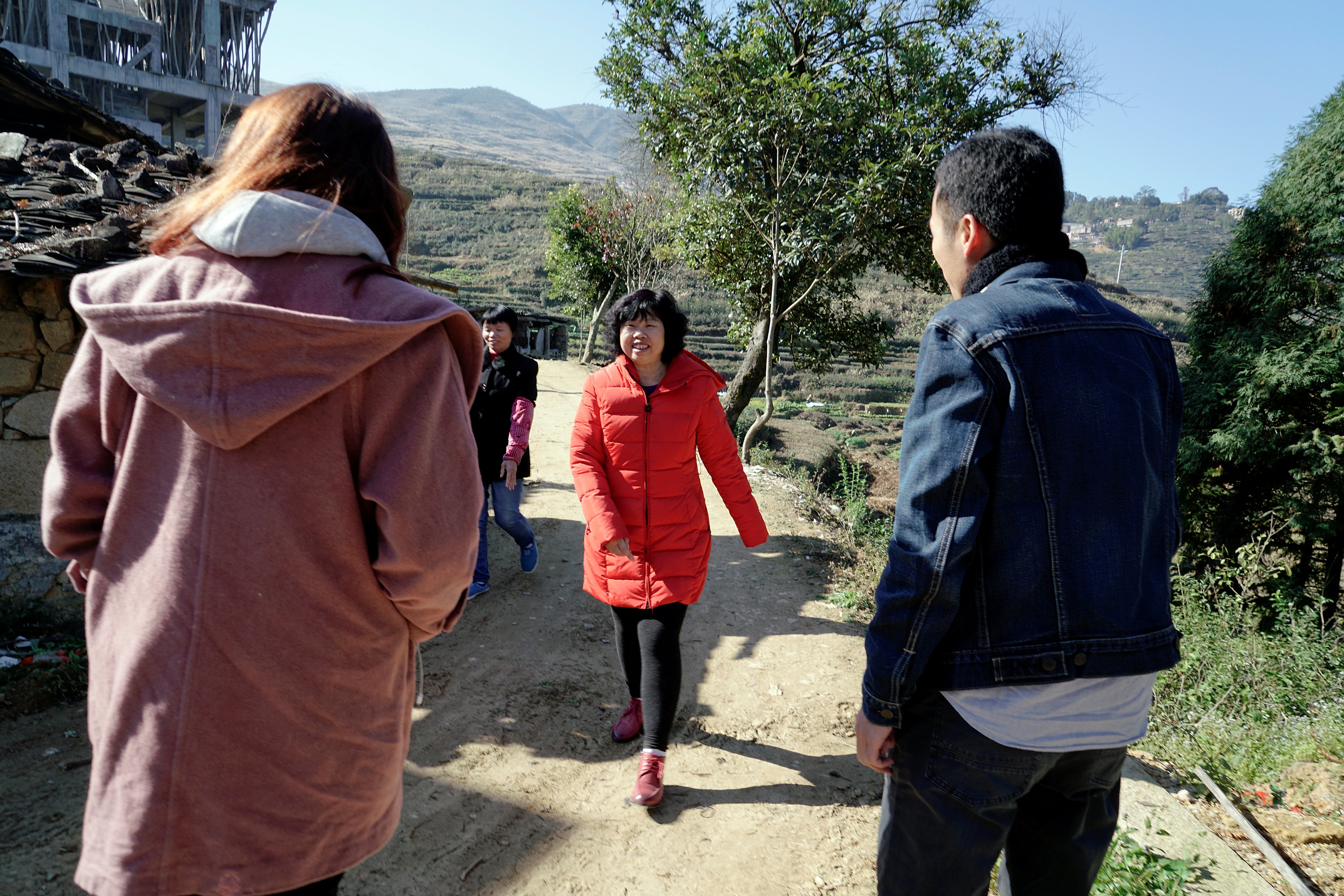 thue ban gai ve que an Tet anh 4