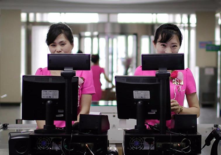 ATM va Mercedes: Thoi quen tieu dung moi cua nguoi Trieu Tien hinh anh