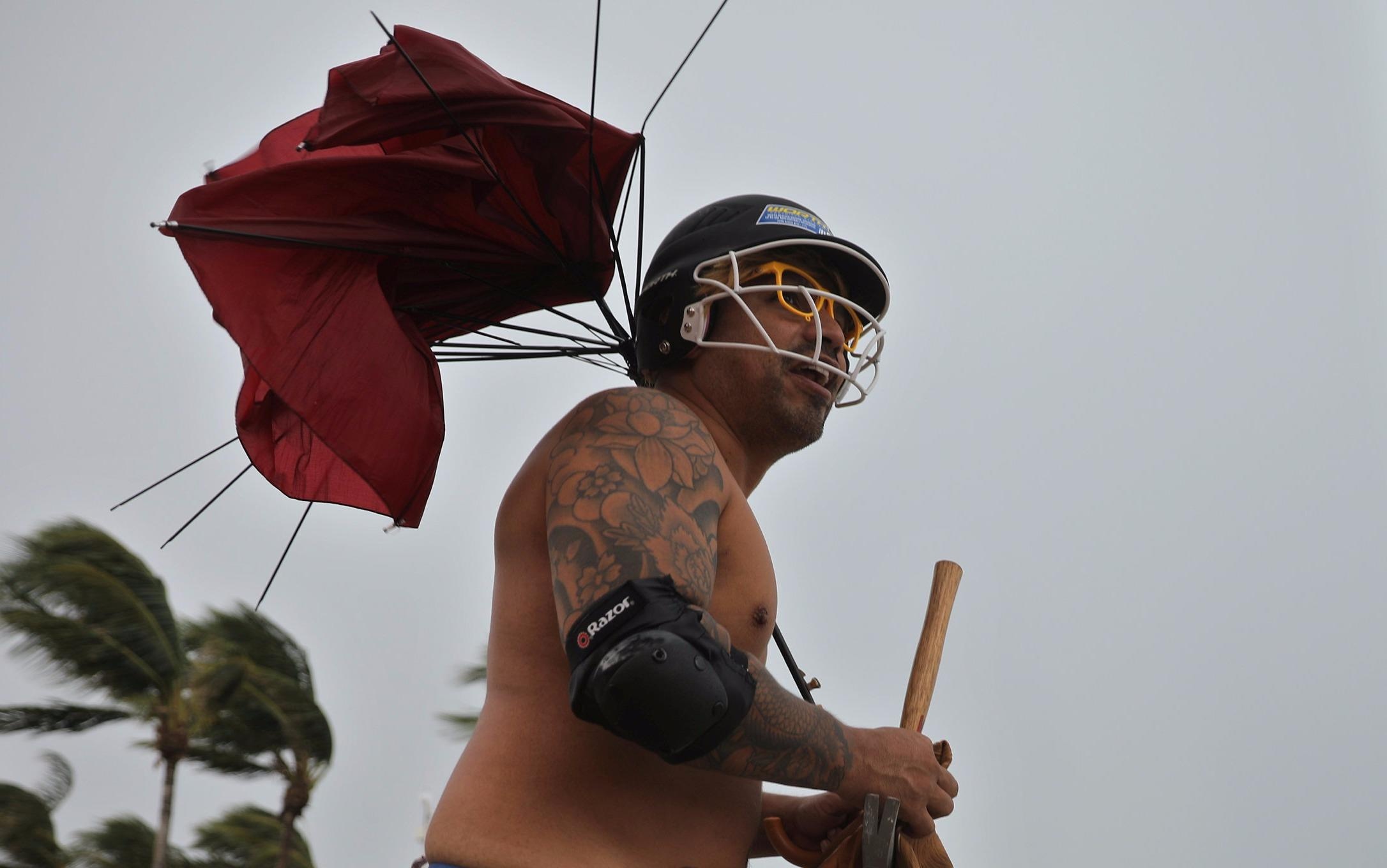 Nguoi Florida trong bao Irma: Uong ruou, choi do va truot van hinh anh