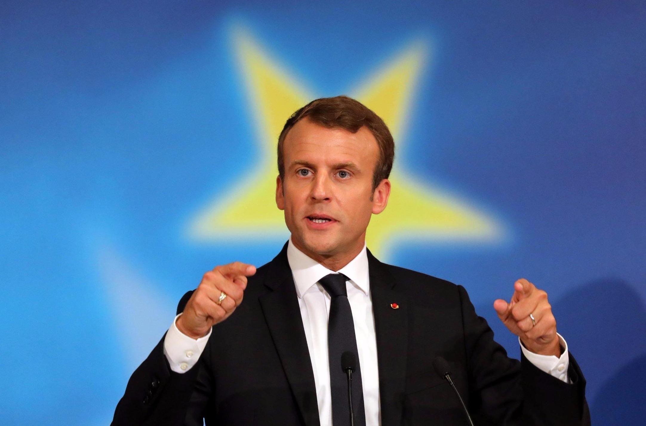 Macron: EU 'qua yeu, qua cham, qua kem hieu qua' hinh anh