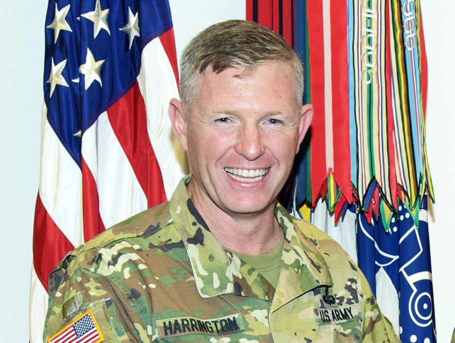 Tuong My bi sa thai vi nhan tin ga gam vo cap duoi hinh anh