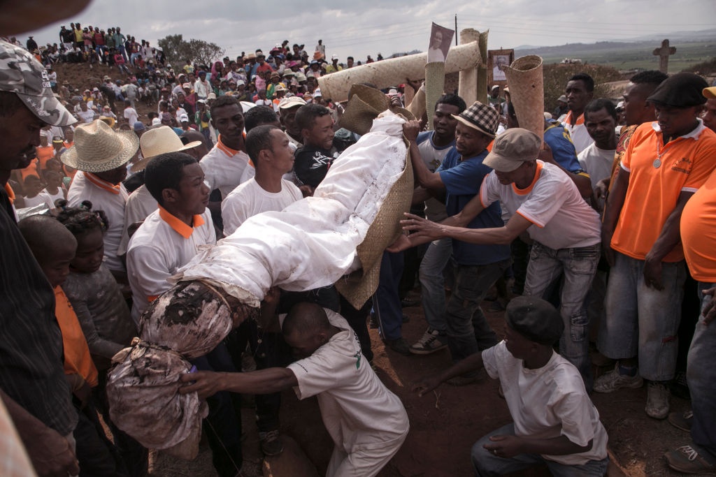 nhay mua voi nguoi chet anh 9