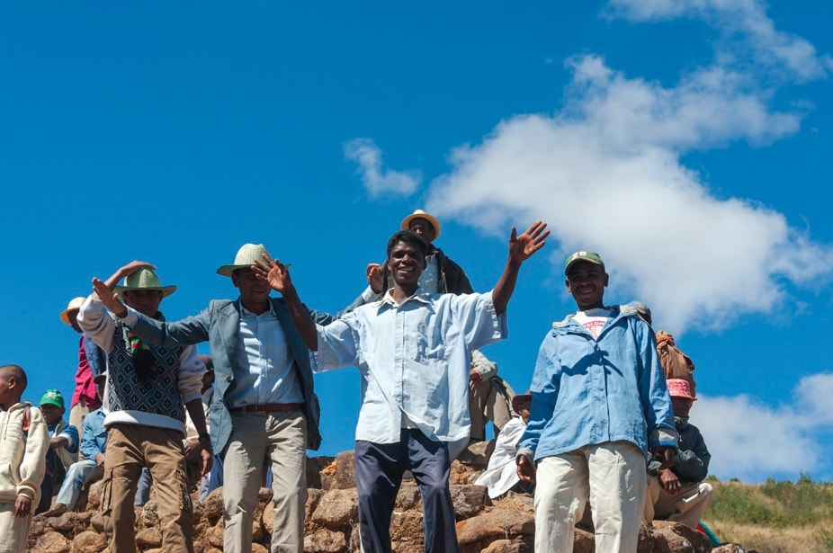 nhay mua voi nguoi chet anh 2