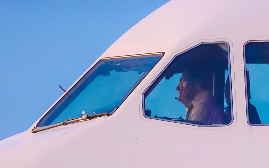 Quoc vuong Brunei lai chuyen co toi Da Nang du APEC hinh anh