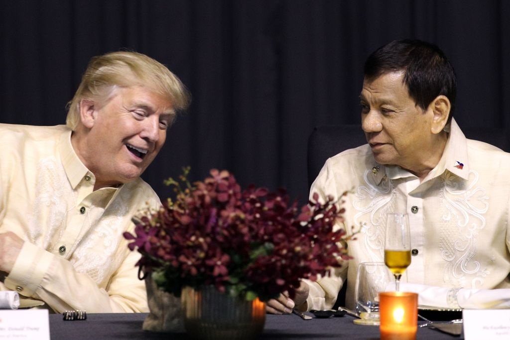 Trump bắt tay ảnh 7 Trump bat tay anh 7
