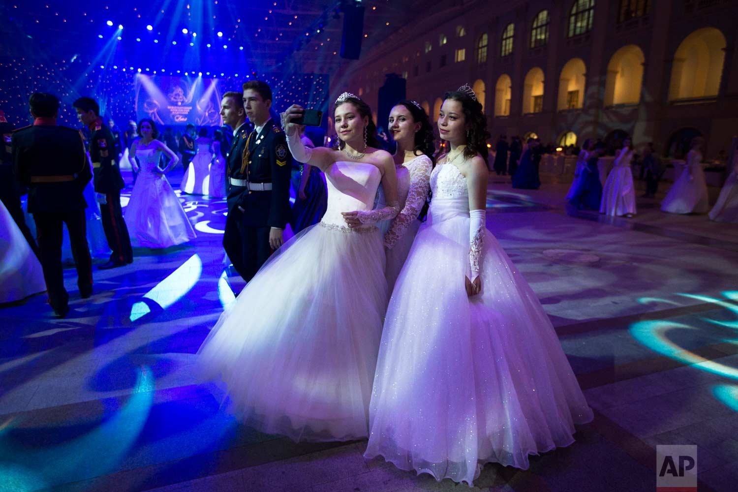 vũ hội quốc tế ở Moscow ảnh 10 vu hoi quoc te o Moscow anh 10