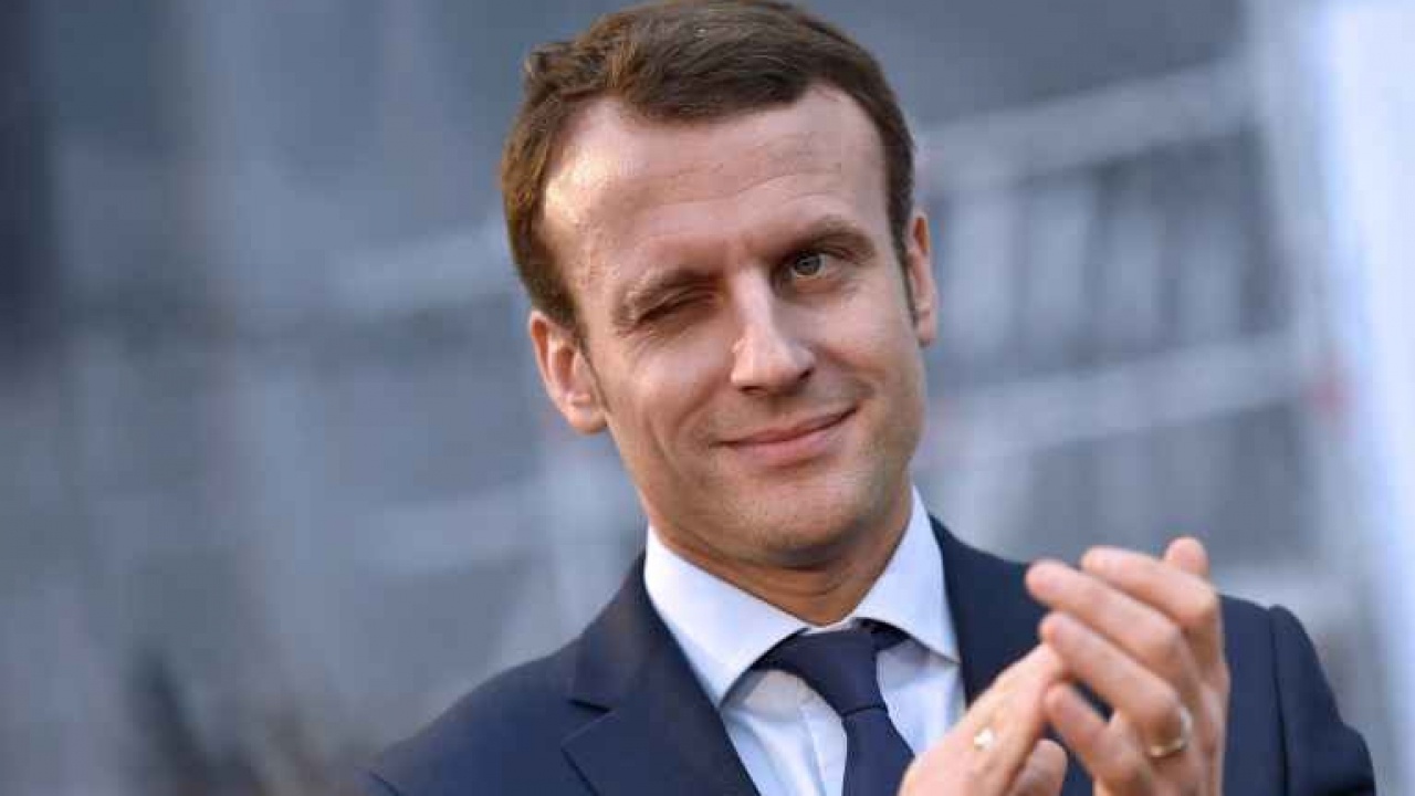 Macron bi chi trich vi to chuc sinh nhat xa hoa kieu hoang gia hinh anh
