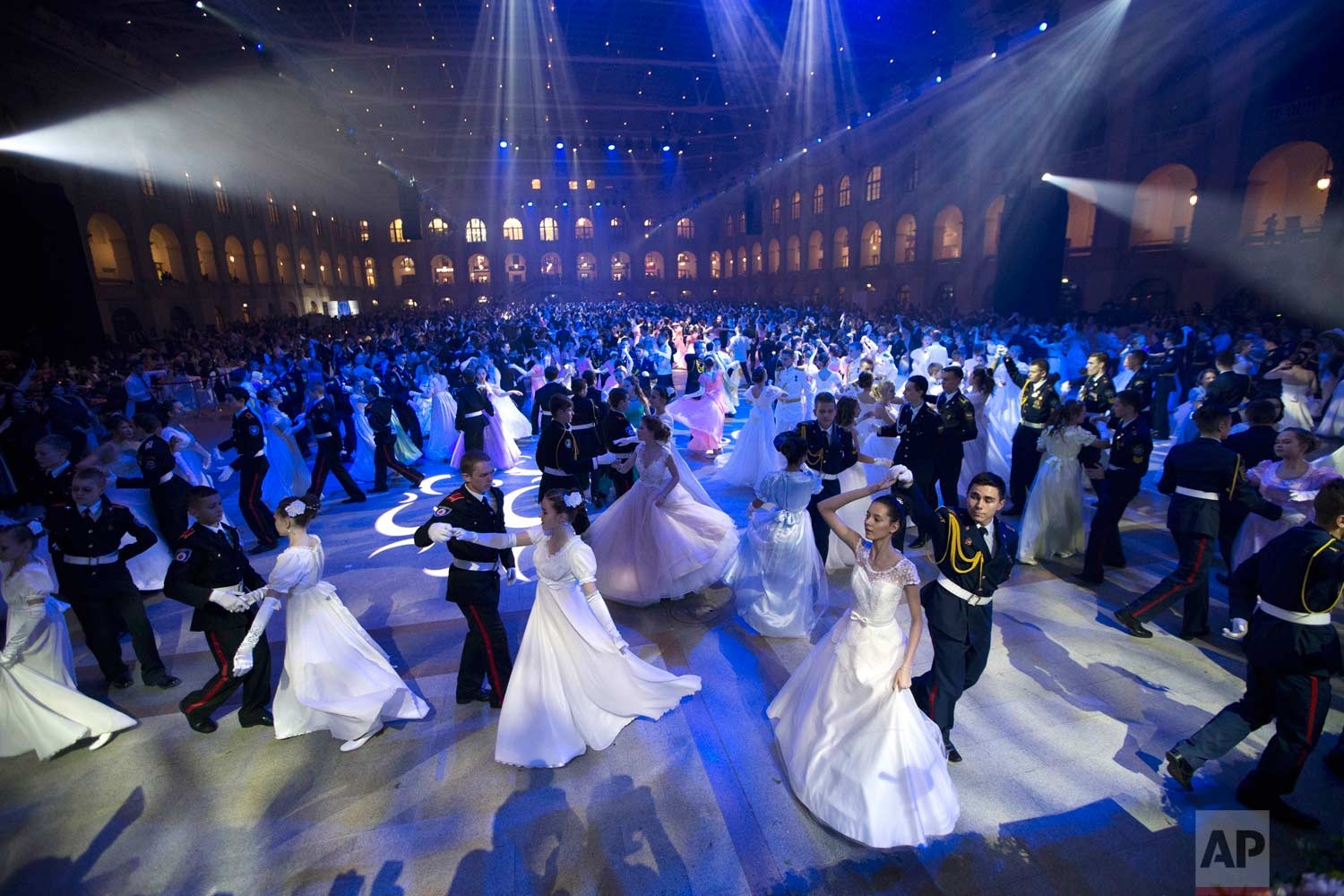 vũ hội quốc tế ở Moscow ảnh 4 vu hoi quoc te o Moscow anh 4