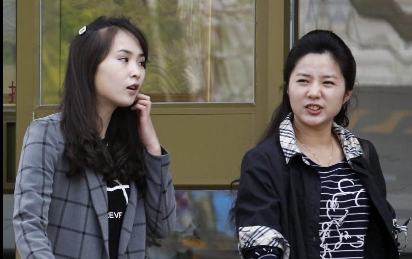 Cong nhan nha may Trieu Tien voi cuoc song tap the hinh anh