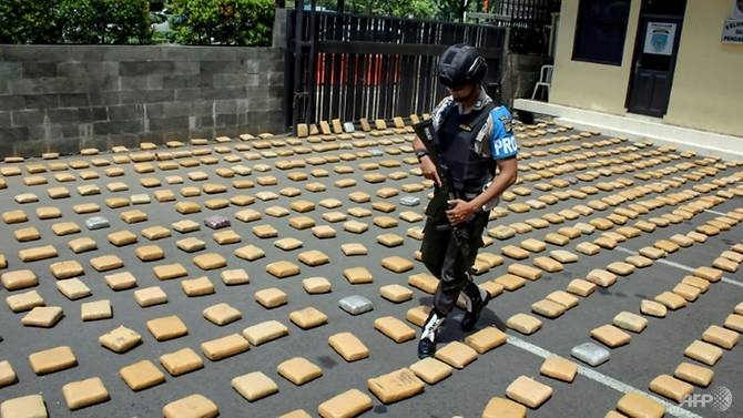 Indonesia triet pha duong day can sa 1,3 tan trong dem giao thua hinh anh