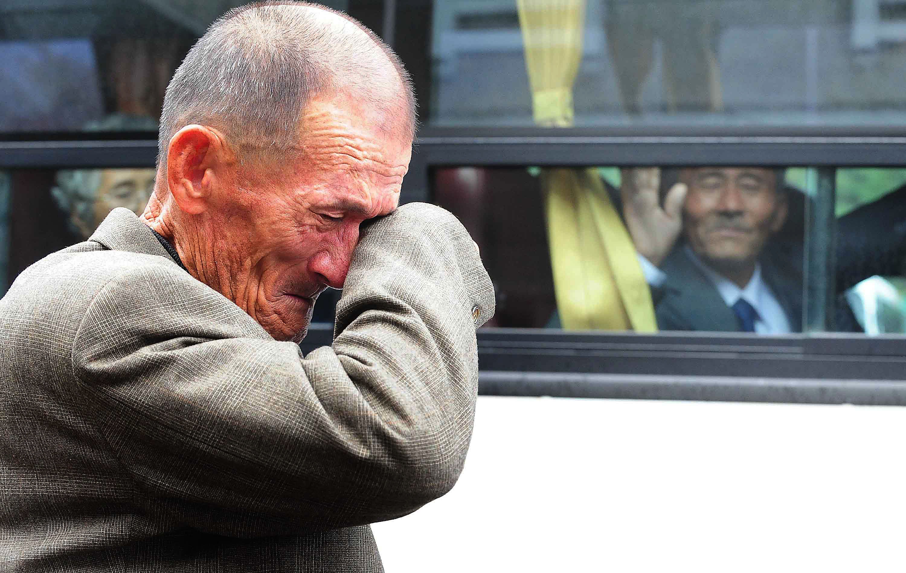 Han Quoc muon dam phan voi Trieu Tien ve doan tu than nhan hinh anh