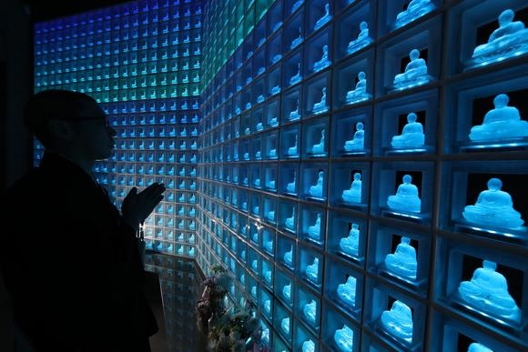 Dam ma the ky 21: Tu vieng vong tren xe toi tang le 'xanh' hinh anh