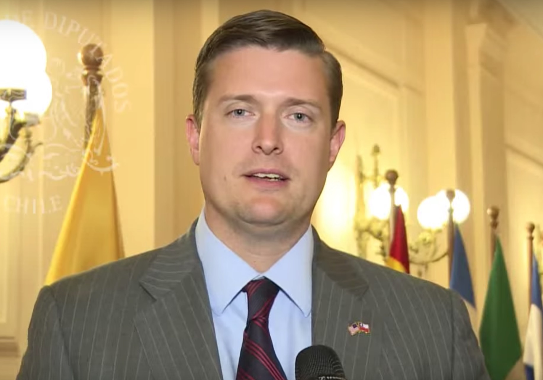 Tro ly Nha Trang tu chuc sau khi bi 2 vo cu to bao hanh hinh anh