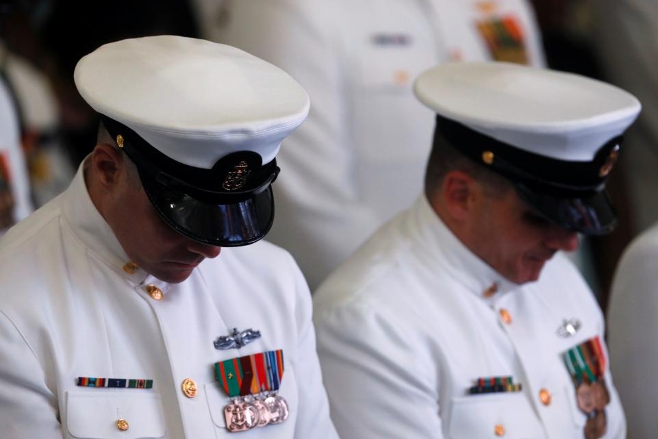 Say xin, khoa than lac trong rung: Be boi moi cua hai quan My hinh anh