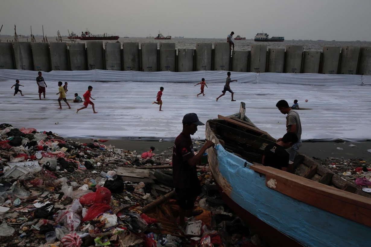 Bien doi khi hau, hang trieu nguoi Indonesia 'chim' cung nhung bo bien hinh anh
